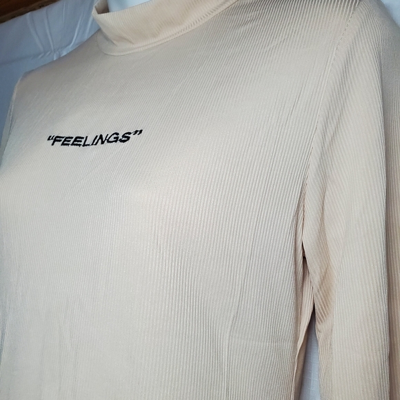 Feelings Top NEW - Picture 3 of 7